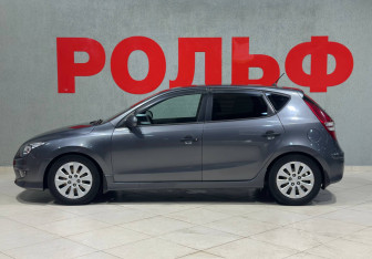 Подержанный автомобиль Hyundai i30 Hatchback 2010 года (8 фото)