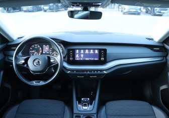 Подержанный автомобиль Skoda Octavia Liftback 2021 года (11 фото)