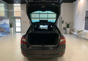 Подержанный автомобиль Skoda Octavia Liftback 2020 года (7 фото)