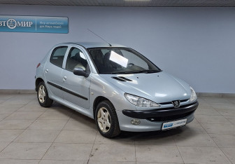 Подержанный автомобиль Peugeot 206 Hatchback 2005 года (3 фото)