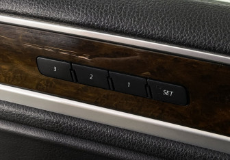 Подержанный автомобиль Volkswagen Touareg 2014 года (15 фото)