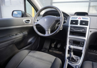 Подержанный автомобиль Peugeot 307 Hatchback 2006 года (13 фото)