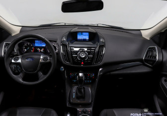 Подержанный автомобиль Ford Kuga 2014 года (8 фото)