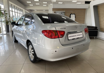 Подержанный автомобиль Hyundai Elantra Sedan 2009 года (7 фото)