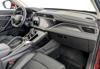 Подержанный автомобиль Geely Atlas Pro 2024 года (11 фото)