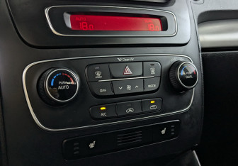 Подержанный автомобиль Kia Sorento 2014 года (15 фото)