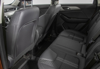 Подержанный автомобиль BAIC X35 2023 года (11 фото)