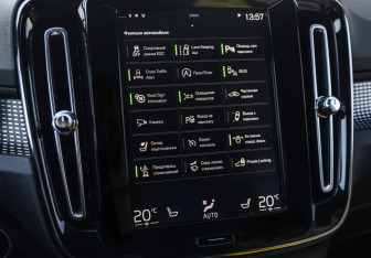 Подержанный автомобиль Volvo XC40 2019 года (19 фото)