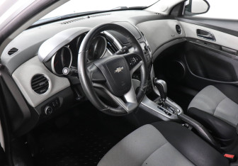 Подержанный автомобиль Chevrolet Cruze Sedan 2013 года (9 фото)