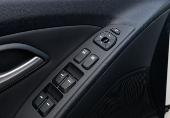 Подержанный автомобиль Hyundai ix35 2012 года (18 фото)