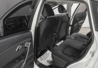 Подержанный автомобиль FAW Besturn X80 2017 года (17 фото)