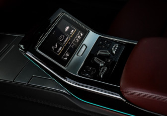 Подержанный автомобиль Audi S8 2020 года (16 фото)