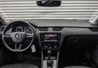Подержанный автомобиль Skoda Octavia Liftback 2019 года (14 фото)