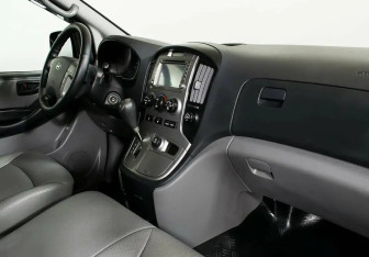 Подержанный автомобиль Hyundai Grand Starex 2014 года (5 фото)
