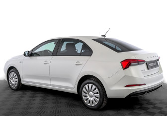 Подержанный автомобиль Skoda Rapid Liftback 2022 года (7 фото)