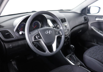 Подержанный автомобиль Hyundai Solaris Hatchback 2015 года (7 фото)