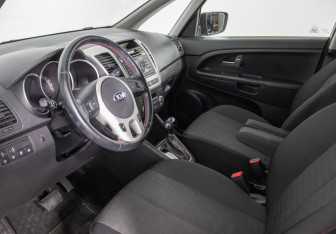 Подержанный автомобиль Kia Venga 2016 года (10 фото)