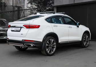 Подержанный автомобиль Geely Tugella 2022 года (4 фото)