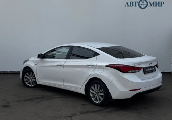 Подержанный автомобиль Hyundai Elantra Sedan 2015 года (6 фото)