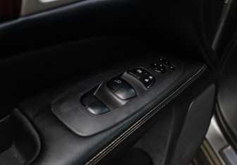 Подержанный автомобиль Nissan Pathfinder 2016 года (18 фото)