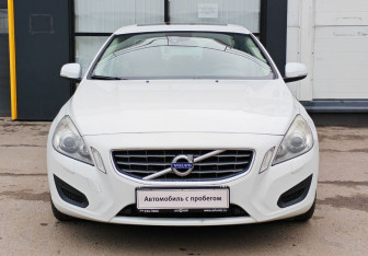 Подержанный автомобиль Volvo S60 2011 года (2 фото)