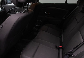 Подержанный автомобиль Renault Fluence 2011 года (11 фото)