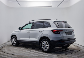 Подержанный автомобиль Skoda Karoq 2021 года (7 фото)