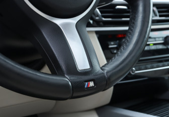 Подержанный автомобиль BMW X5 2016 года (21 фото)