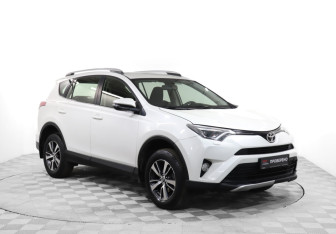 Подержанный автомобиль Toyota RAV4 2015 года (3 фото)
