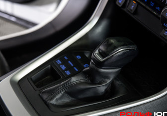 Подержанный автомобиль Toyota RAV4 2021 года (15 фото)