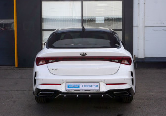 Подержанный автомобиль Kia K5 2020 года (6 фото)