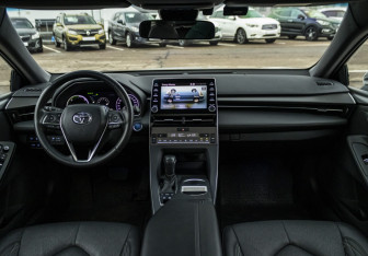 Подержанный автомобиль Toyota Avalon 2022 года (14 фото)