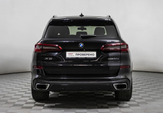 Подержанный автомобиль BMW X5 2019 года (8 фото)