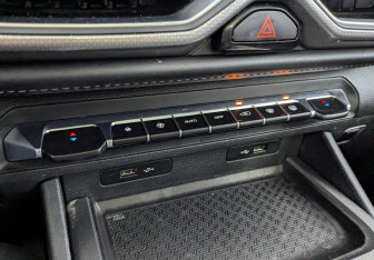 Подержанный автомобиль Geely Okavango 2023 года (30 фото)