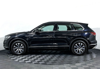 Подержанный автомобиль Volkswagen Touareg 2021 года (8 фото)