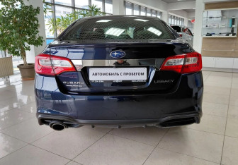Подержанный автомобиль Subaru Legacy Sedan 2018 года (6 фото)