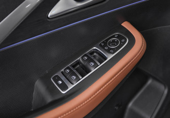 Подержанный автомобиль Omoda C5 2022 года (11 фото)