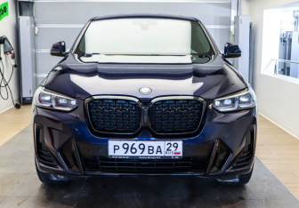 Подержанный автомобиль BMW X4 2021 года (2 фото)