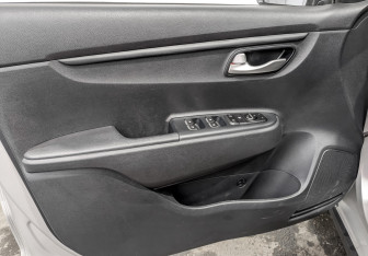 Подержанный автомобиль Kia Rio Hatchback 2020 года (19 фото)