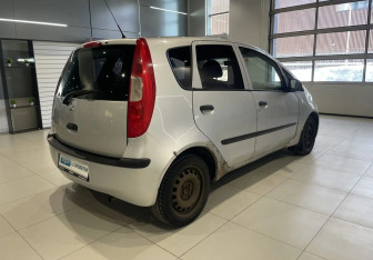 Подержанный автомобиль Mitsubishi Colt Hatchback 2005 года (4 фото)