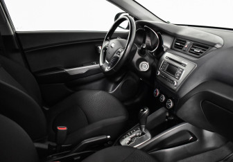 Подержанный автомобиль Kia Rio Sedan 2017 года (7 фото)