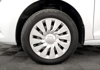 Подержанный автомобиль Skoda Rapid Liftback 2021 года (18 фото)