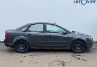 Подержанный автомобиль Ford Focus Sedan 2006 года (4 фото)