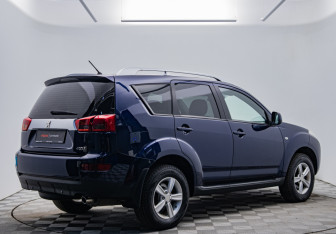 Подержанный автомобиль Peugeot 4007 2011 года (5 фото)