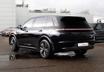 Подержанный автомобиль LiXiang L7 2023 года (7 фото)