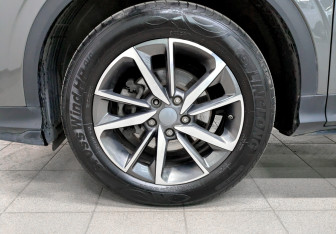 Подержанный автомобиль Geely Coolray 2022 года (18 фото)