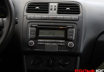 Подержанный автомобиль Volkswagen Polo Sedan 2010 года (13 фото)