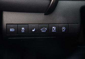 Подержанный автомобиль Toyota Camry Sedan 2023 года (16 фото)