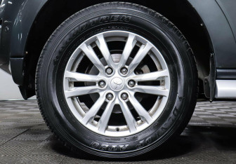 Подержанный автомобиль Mitsubishi Pajero 2015 года (7 фото)