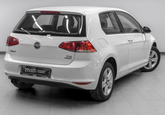 Подержанный автомобиль Volkswagen Golf Hatchback 2014 года (5 фото)